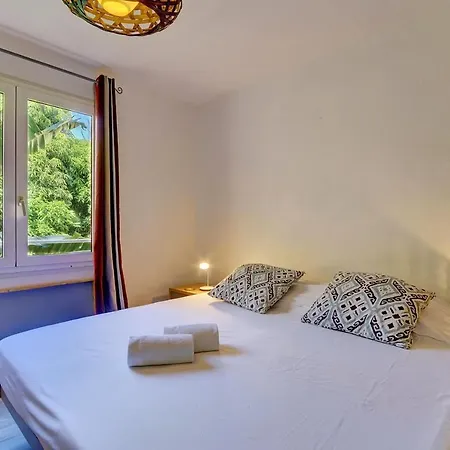 Private Double Bedroom In Front Of The Galway Port - Guest House Exterior photo